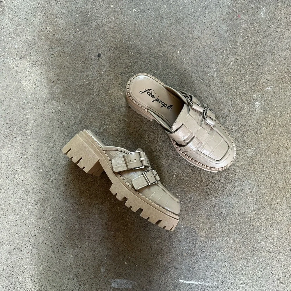 Free People Buckle Lyra Lug Loafer in Mink Size 36 Clogs Shoes Bohemian Slip Ons - Picture 6 of 7